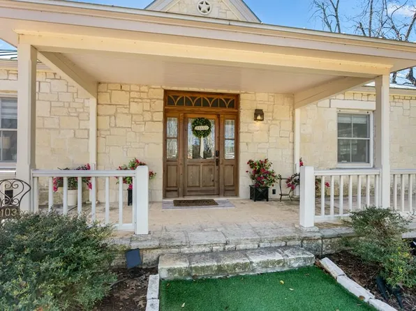 103 E Hackberry St, Fredericksburg, TX 78624