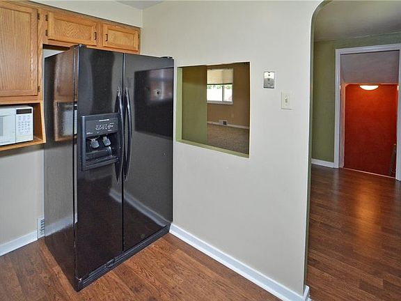 3rd image of 324 Garlow Dr