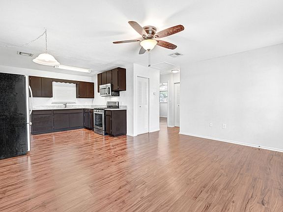 5th image of 2448 Pawnee Dr S