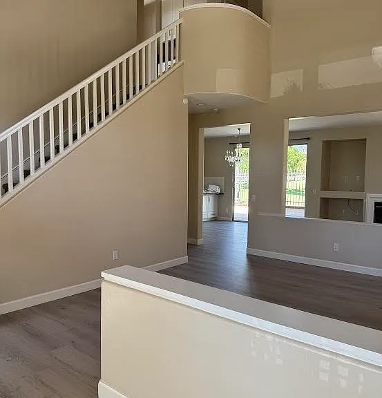 2731 Alister Ave — Photo 2