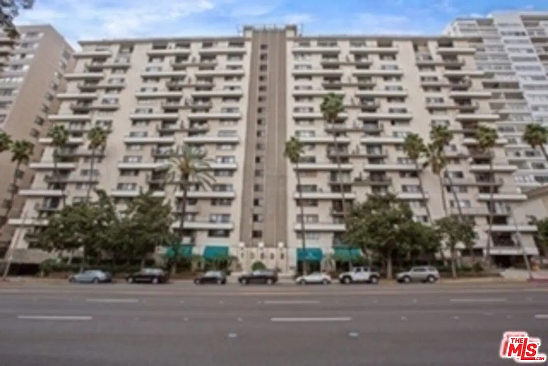 10535 Wilshire Blvd — Photo 1