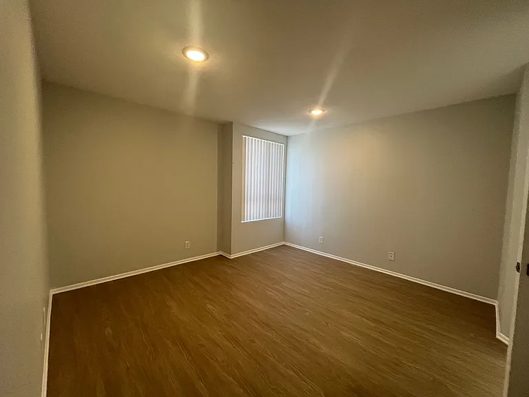 6310 Sylmar Ave — Photo 17