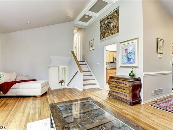 3rd image of 15 Barton Dr