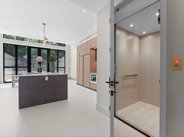 966 Bergen Street image 10 of 35