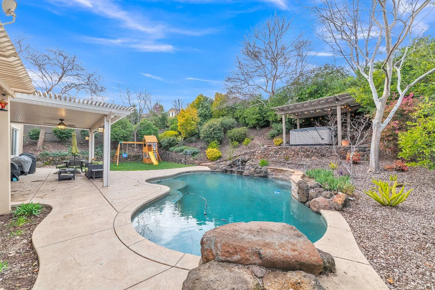 5081 Courtney Way photo 1