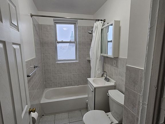 3rd image of 201 45th St APT E8