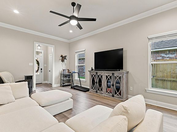 5th image of 109 Lynnhaven St