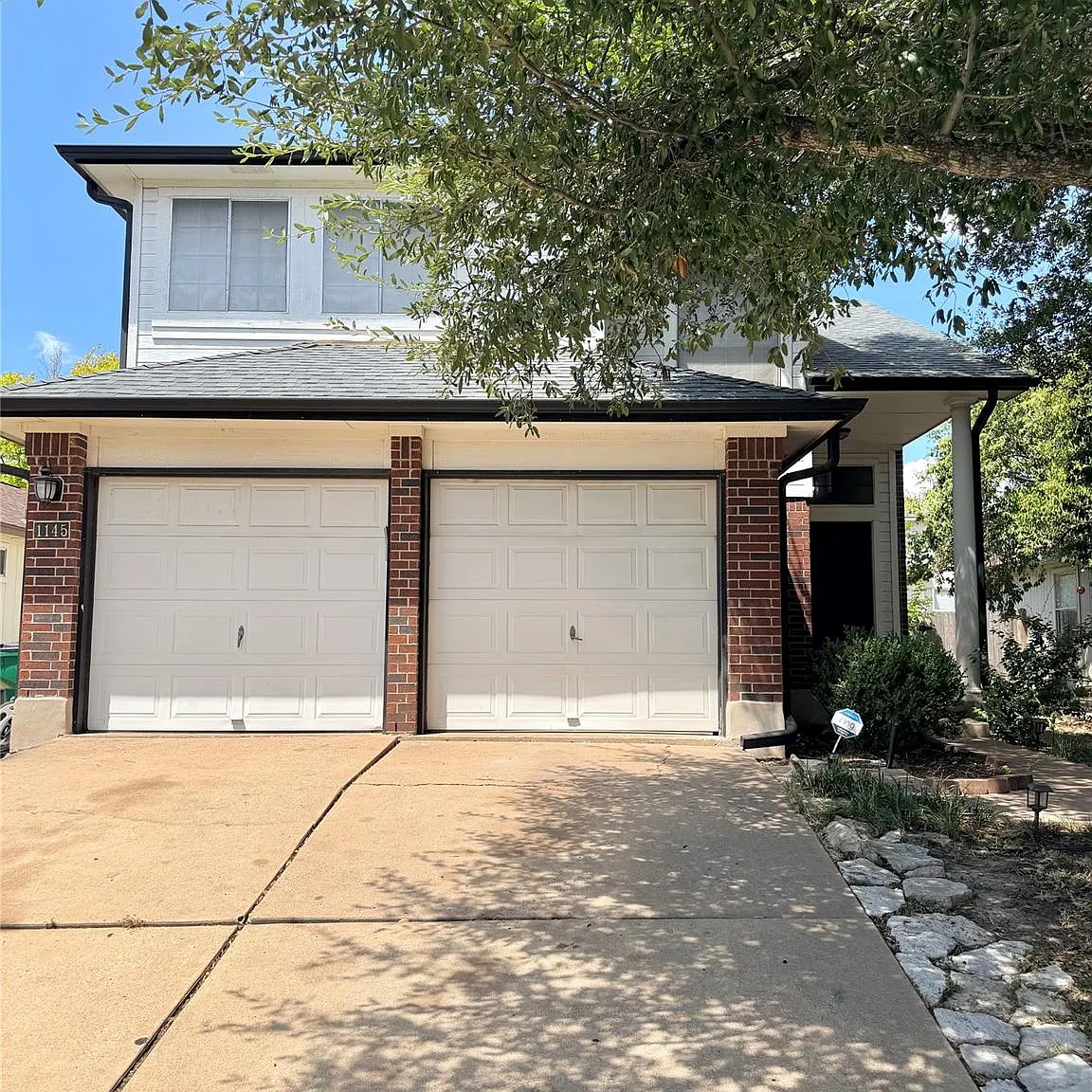 4 bed, 2.5 bath, 1599 sqft, $2,000 — Photo 2