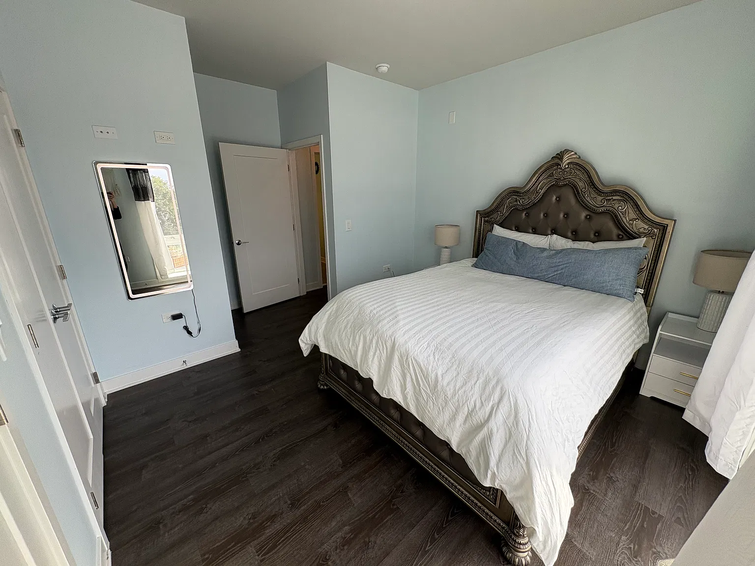 3 bed, 1100 sqft, $2,300 — Photo 3