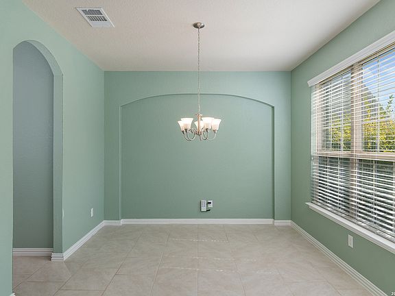 5th image of 940 Raceland