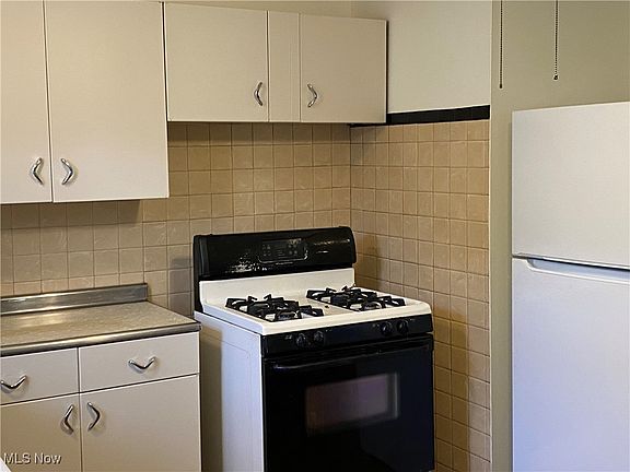 4th image of 2929 Roy St