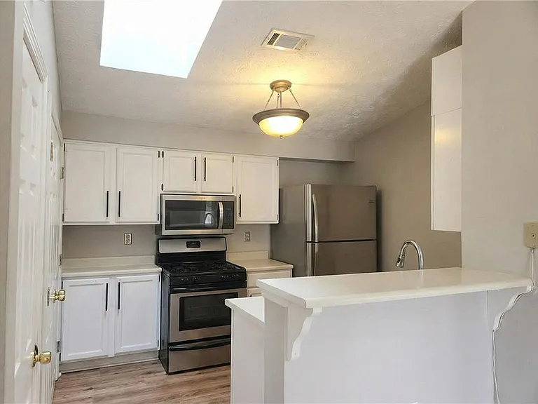 1244 Keys Lake Dr NE — Photo 3
