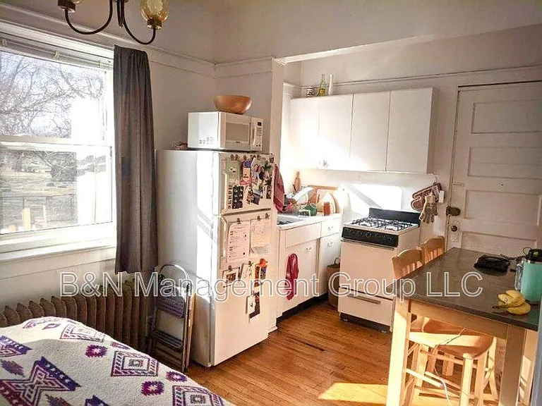 1061 W Dakin St #2 — Photo 6