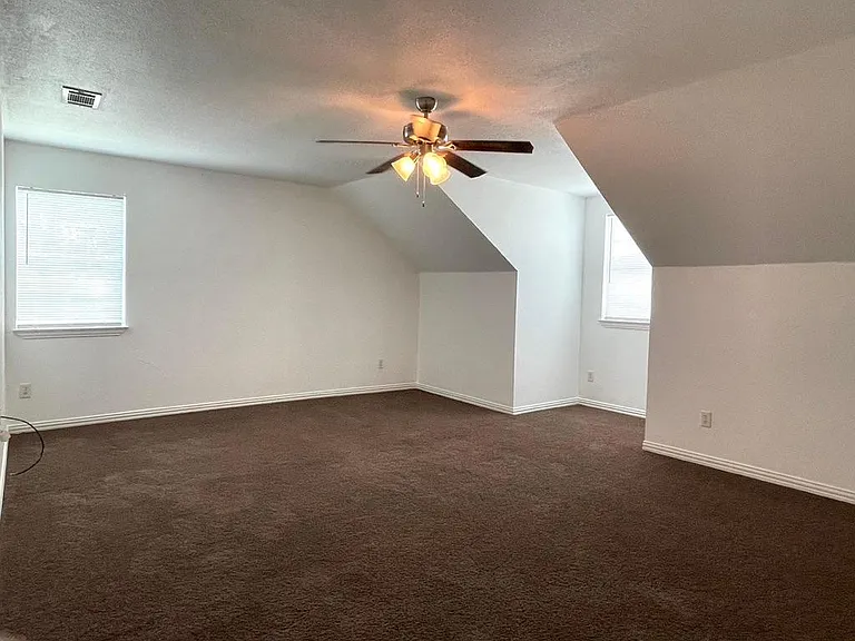 1427 N Woods St — Photo 10