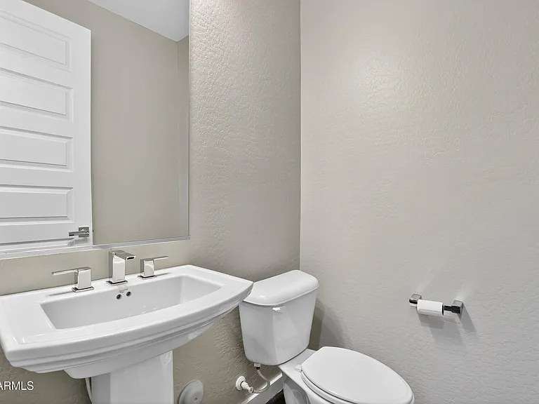 2350 W Gloria Ln — Photo 38