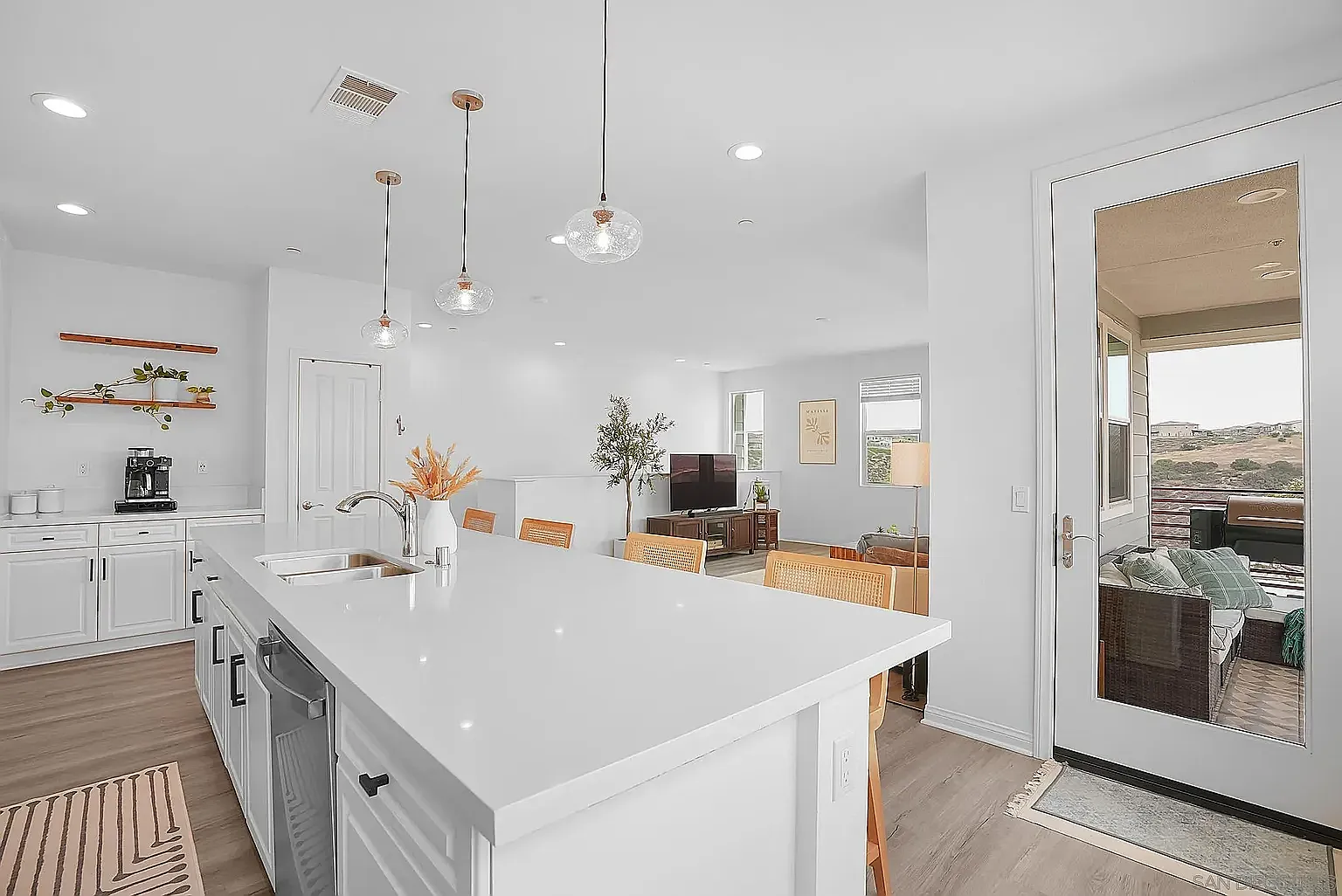 3 bed, 1407 sqft, $3,800 — Photo 3