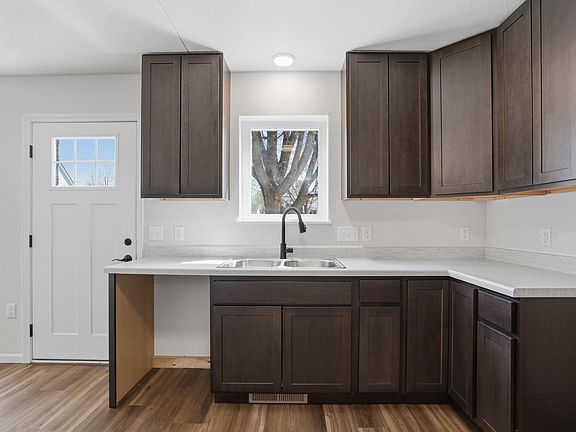 4th image of 341 S Chestnut Ave