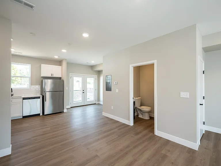 2182 Forest Ave — Photo 16