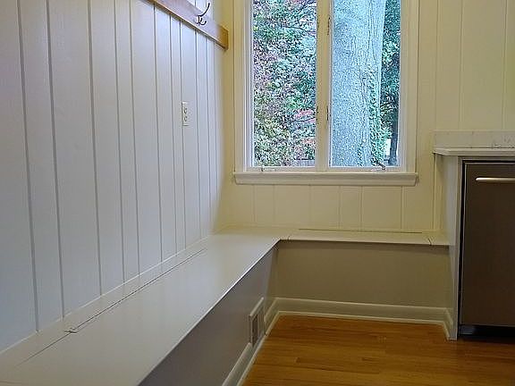 Drop zone in kitchen 