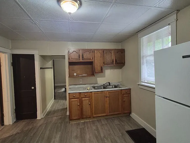 2140 Rose Bud Ave — Photo 7