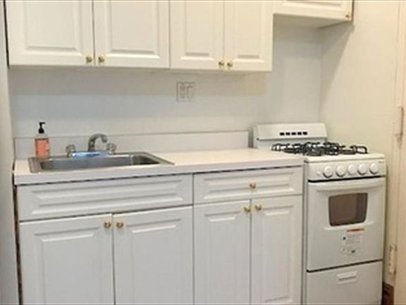 5th image of 1095 2nd Ave APT 4RS