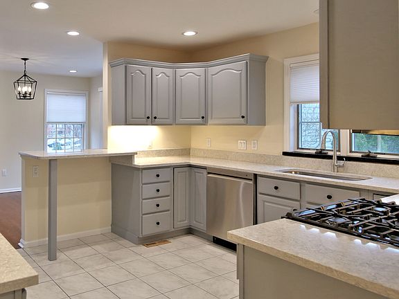 3rd image of 300 Jefferson Ave