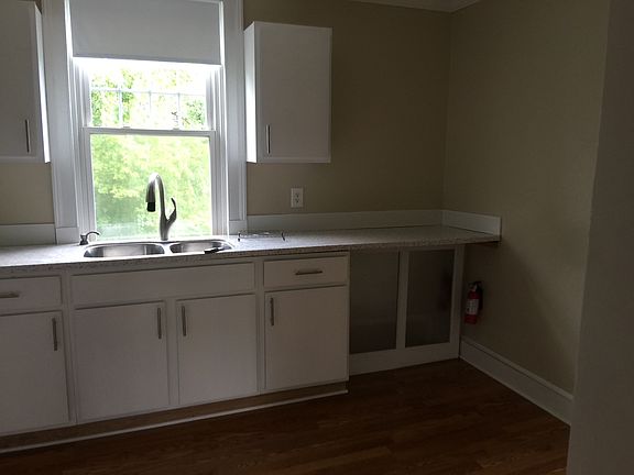 4th image of 75 Montgomery St #2