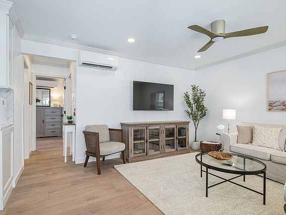 3rd image of 844 Plymouth Pl #3