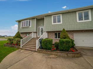 361 Linton Ave, Lindenhurst, NY 11757