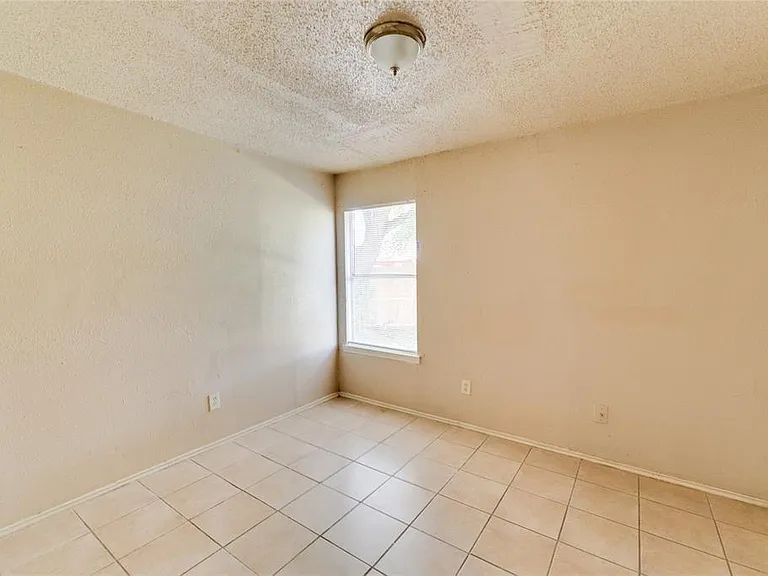 1539 Stevenage Ln — Photo 8
