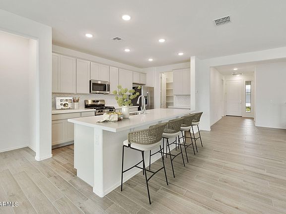 5th image of 17328 W DAHLIA Drive