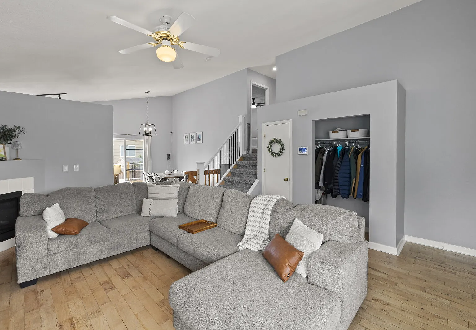 4 bed, 2.0 bath, 1500 sqft, $2,425 — Photo 3