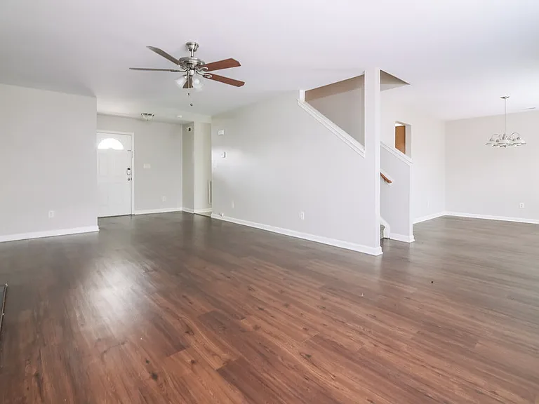 1513 Clover Ridge Ct — Photo 5
