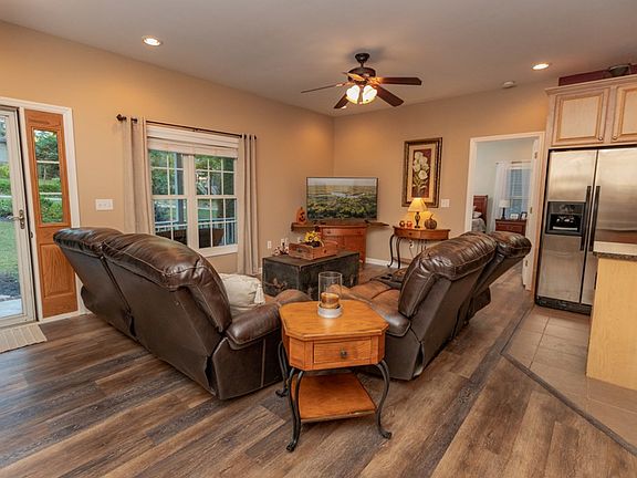 5th image of 86 Aspen Way