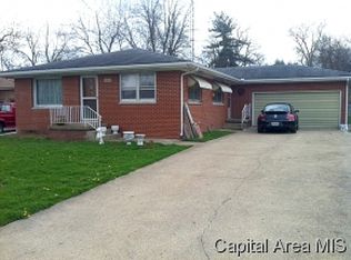 910 E Washington St, Riverton, IL 62561