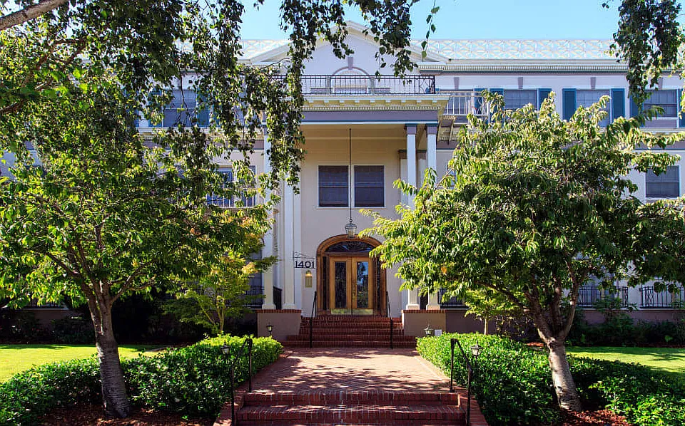 Building Photo 5