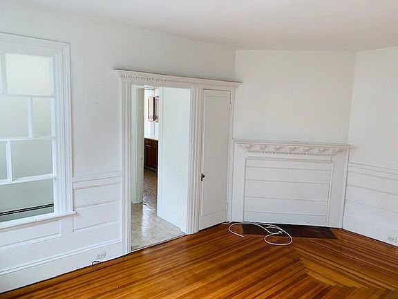 2nd image of 307 Cabot St Floor 1