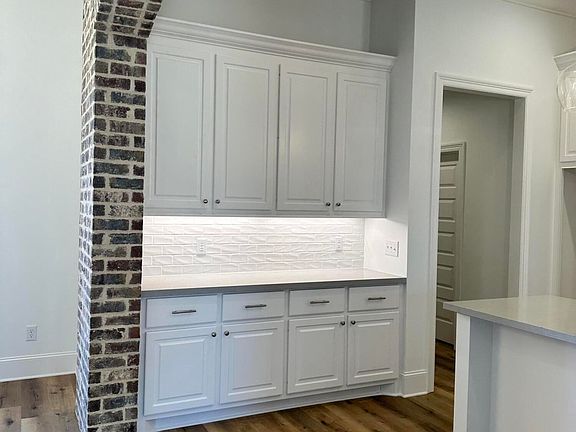 5th image of 925 Glenwild Cir