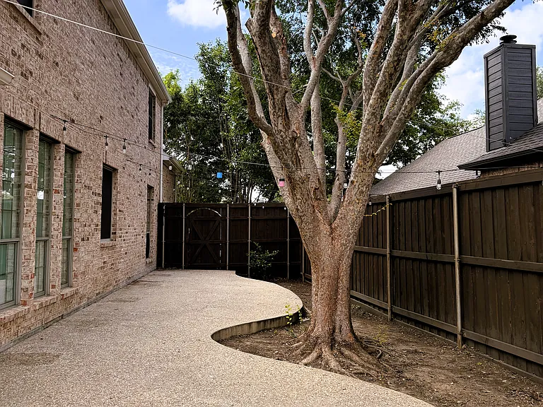 2489 Yuma Dr — Photo 36