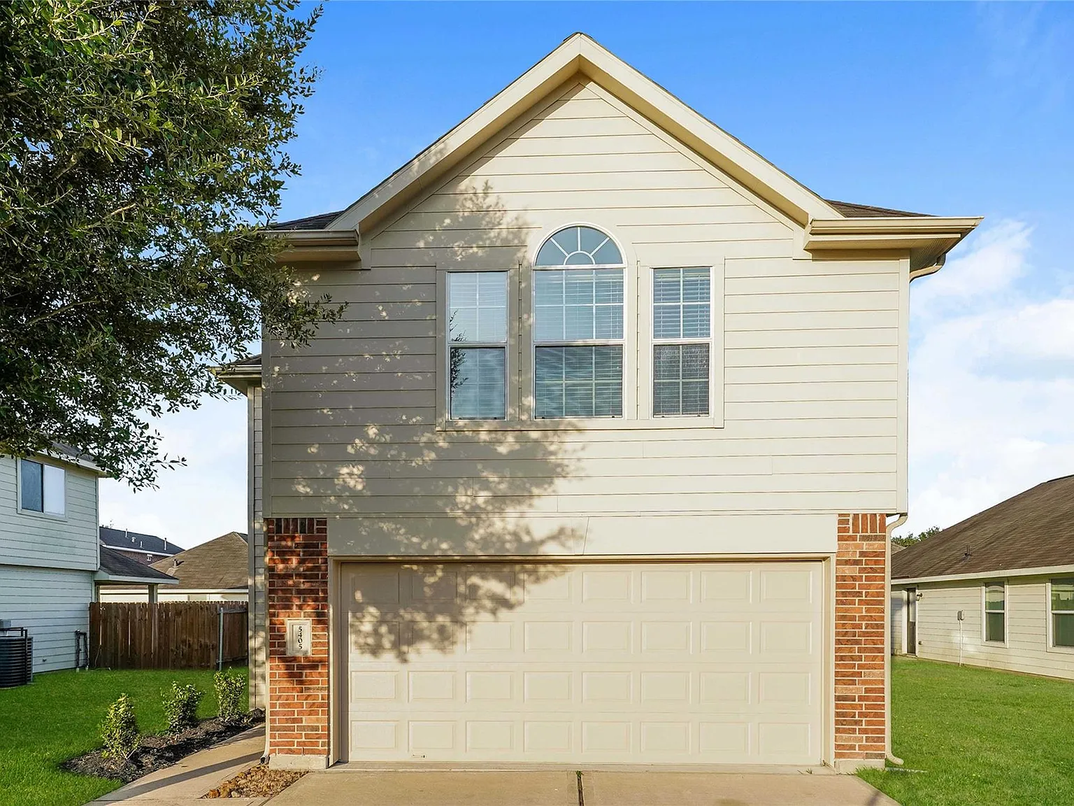 3 bed, 2.5 bath, 1381 sqft, $1,925 — Photo 2