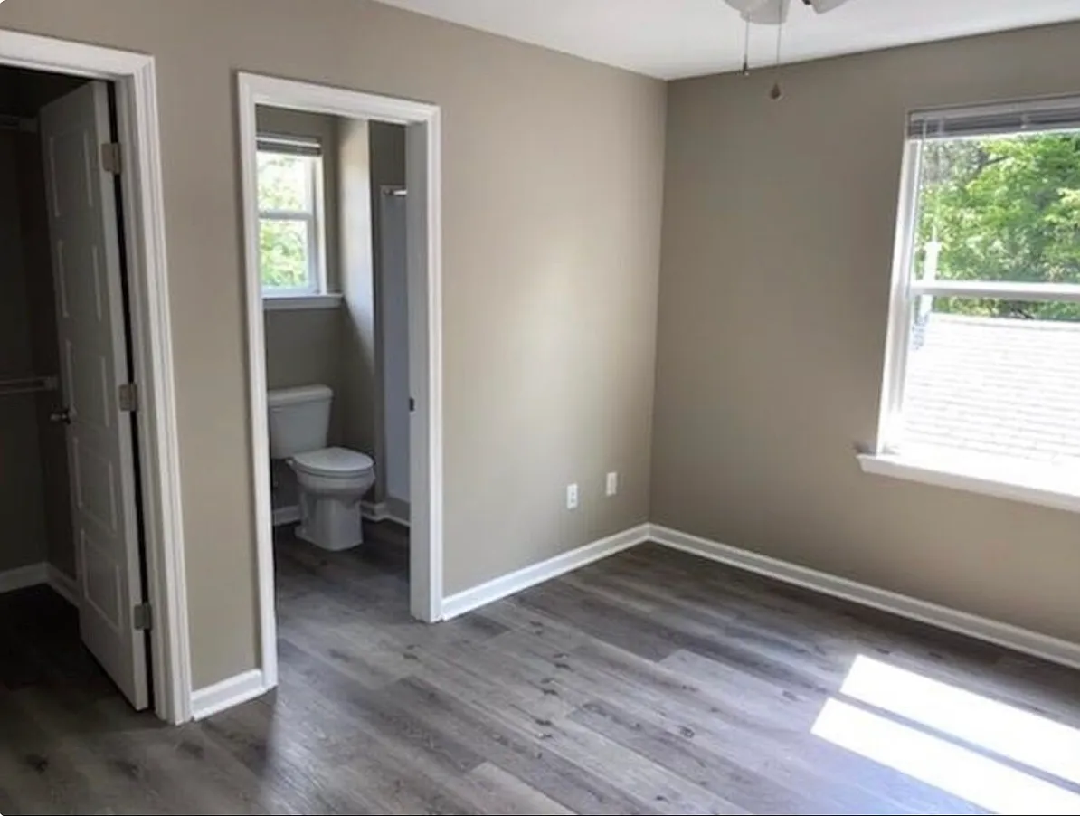 10 bed, 4282 sqft, $795 — Photo 4