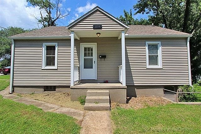 1st image of 1204 Woodland Dr