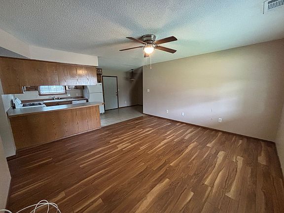 2nd image of 1419 N Pittsburg Ave