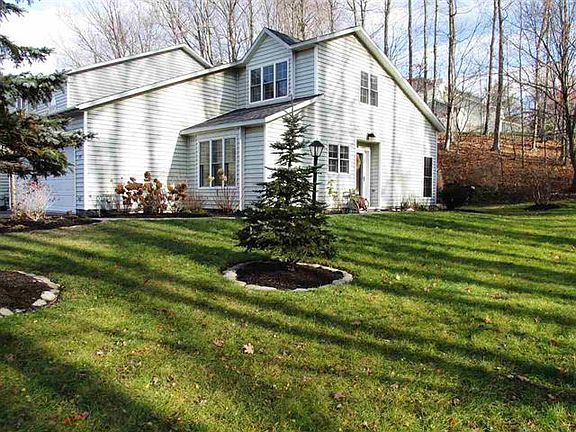 2nd image of 15 Sandalwood Ct