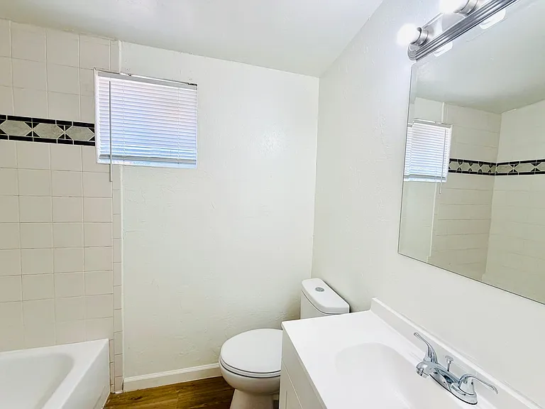 The Derby Apartments — Photo 36