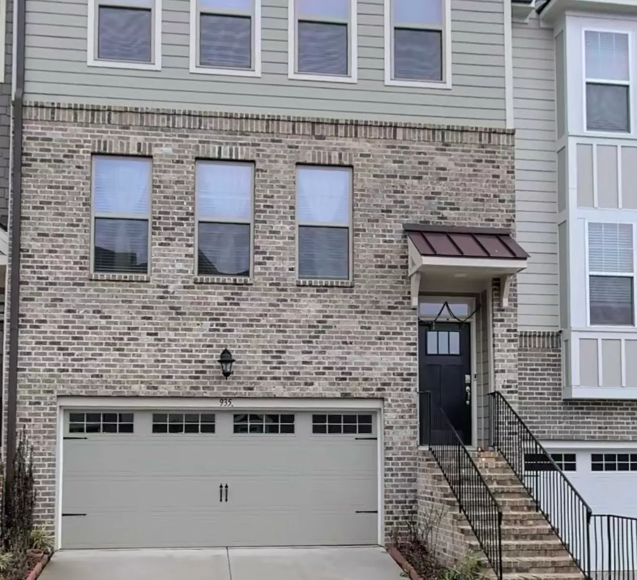 4 bed, 3.5 bath, 2500 sqft, $2,375 — Photo 1