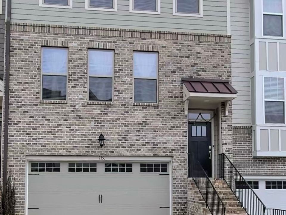 1st image of 935 Dalton Ridge Pl