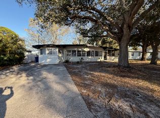 409 Country Club Dr, Oldsmar, FL 34677