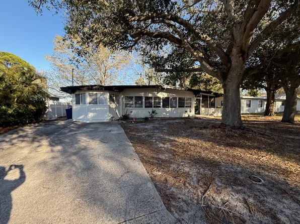 409 Country Club Dr, Oldsmar, FL 34677