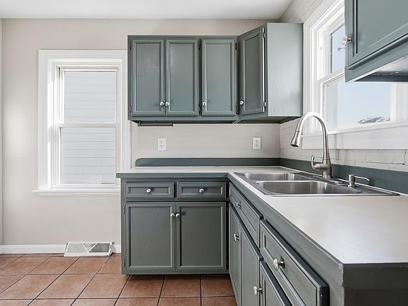 5th image of 4234 Towle Ave